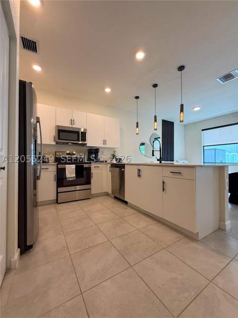 11432 W 32nd Ln, Hialeah FL - photo 7 of 46