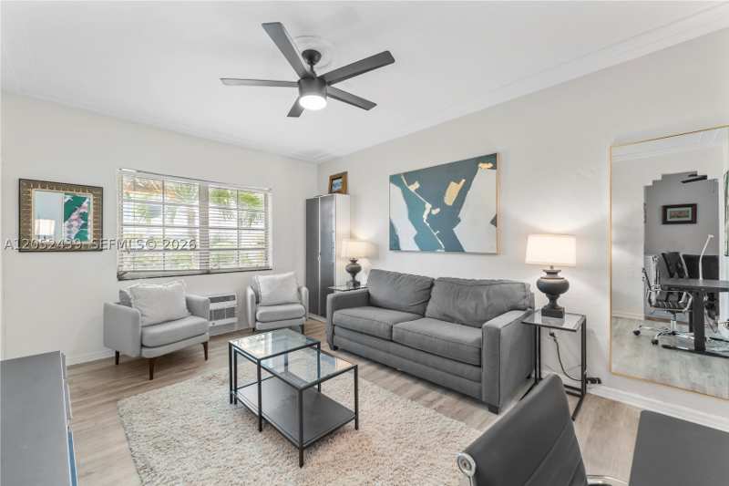 1 bedroom Condominium at 819 Meridian Ave 5, Casablanca Of South Beach, Miami Beach — photo 1