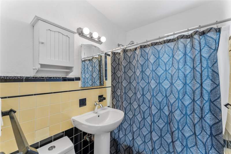 1 bedroom Condominium at 819 Meridian Ave 5, Casablanca Of South Beach, Miami Beach — photo 3