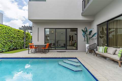 10043 NW 75th Ter, Doral FL - photo 11 of 47