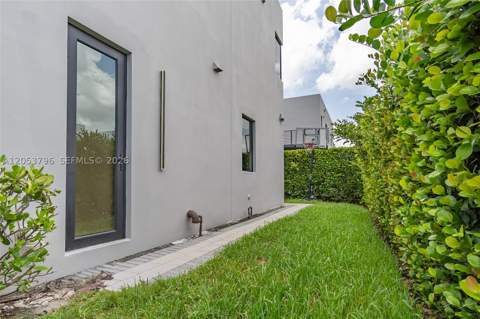 10043 NW 75th Ter, Doral FL - photo 12 of 47
