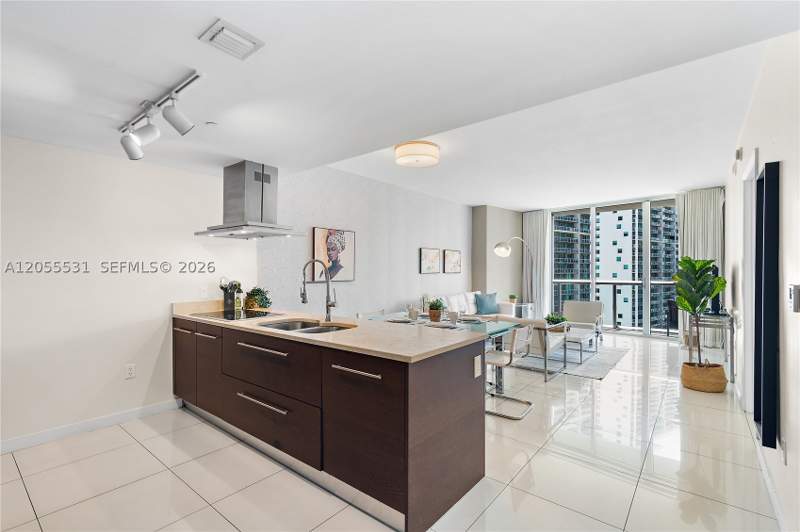 1 bedroom Condominium at 485 Brickell Ave 2306, Icon Brickell Condo No 3, Miami — photo 2