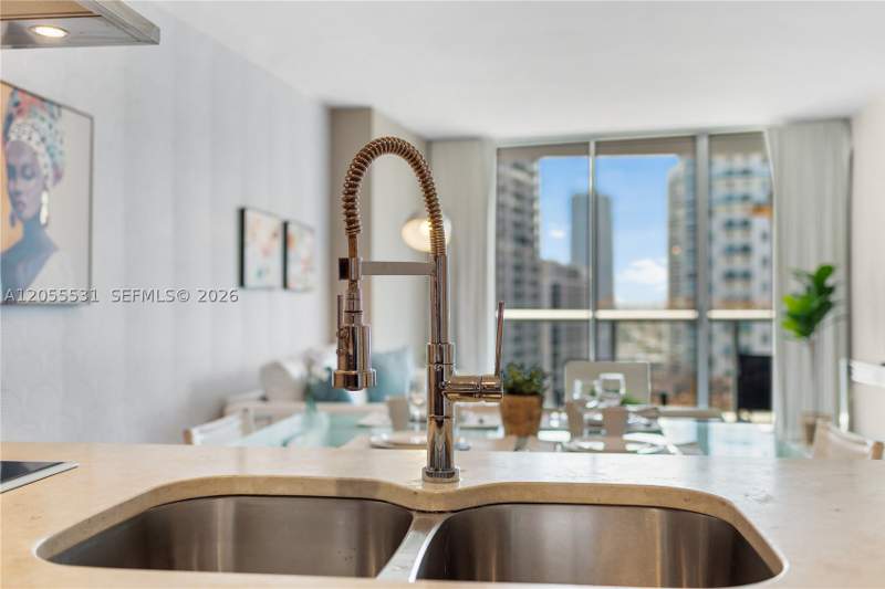1 bedroom Condominium at 485 Brickell Ave 2306, Icon Brickell Condo No 3, Miami — photo 5