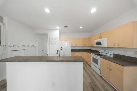 1037 NE 42nd Pl, Homestead FL - photo 9 of 27