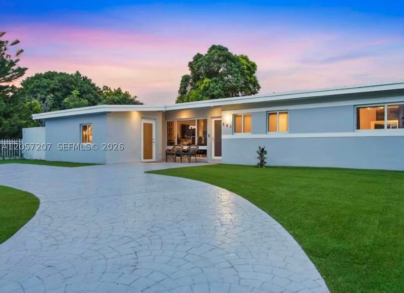 4 bedroom SingleFamilyResidence at 561 NE 172nd St, Beach Heights, North Miami Beach — photo 2