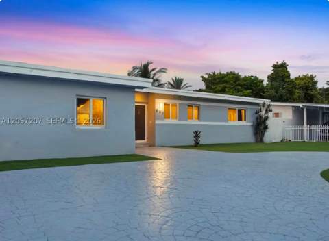 561 NE 172nd St, North Miami Beach FL - photo 6 of 40