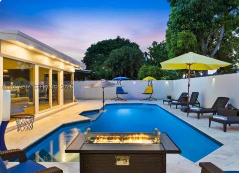 561 NE 172nd St, North Miami Beach FL - photo 9 of 40