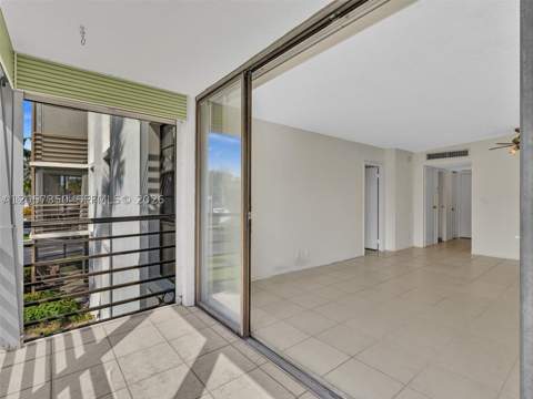 20500 W Country Club Dr 203, Aventura FL - photo 23 of 63