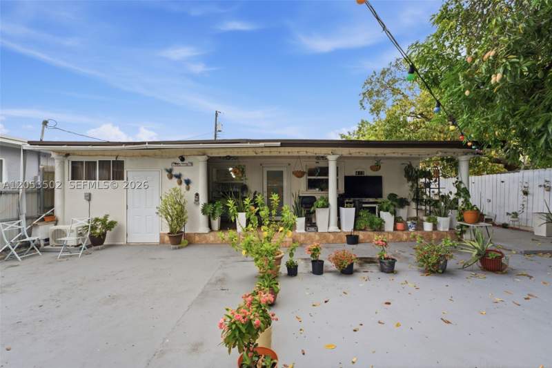 4 bedroom SingleFamilyResidence at 419 SE 3rd St, East Hialeah, Hialeah — photo 3