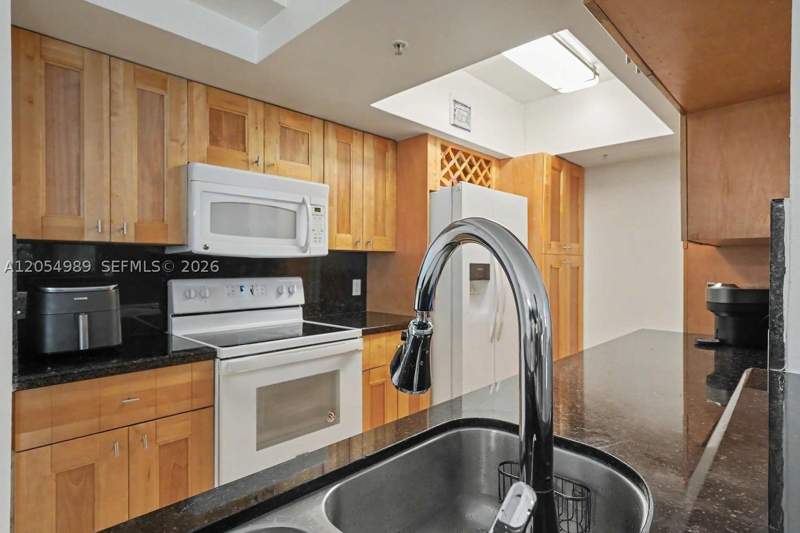 2 bedroom Condominium at 5085 NW 7th St 906, Blue Lagoon Condo, Miami — photo 3