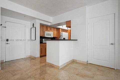 5085 NW 7th St 906, Miami FL - photo 8 of 26