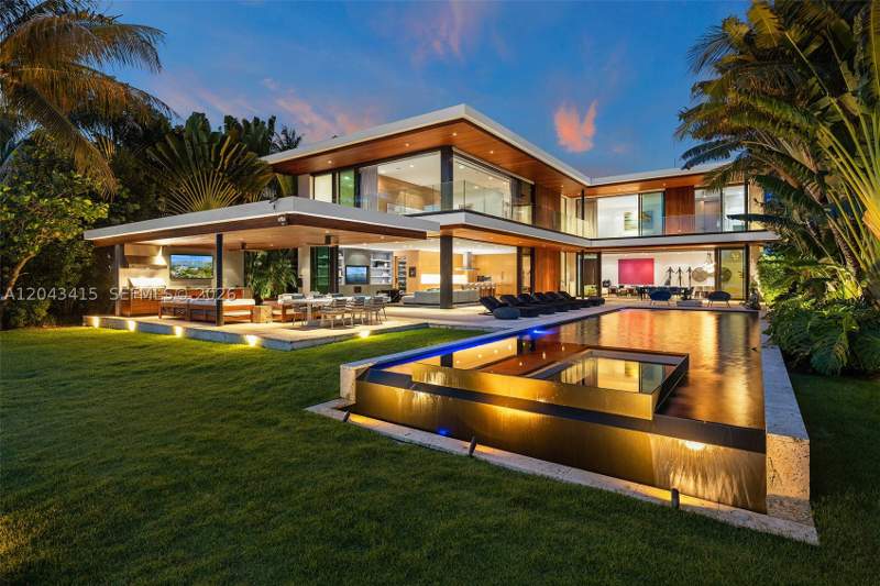 5 bedroom SingleFamilyResidence at 126 W San Marino Dr, San Marino Island, Miami Beach — photo 2