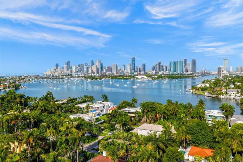 5 bedroom SingleFamilyResidence at 126 W San Marino Dr, San Marino Island, Miami Beach — photo 4