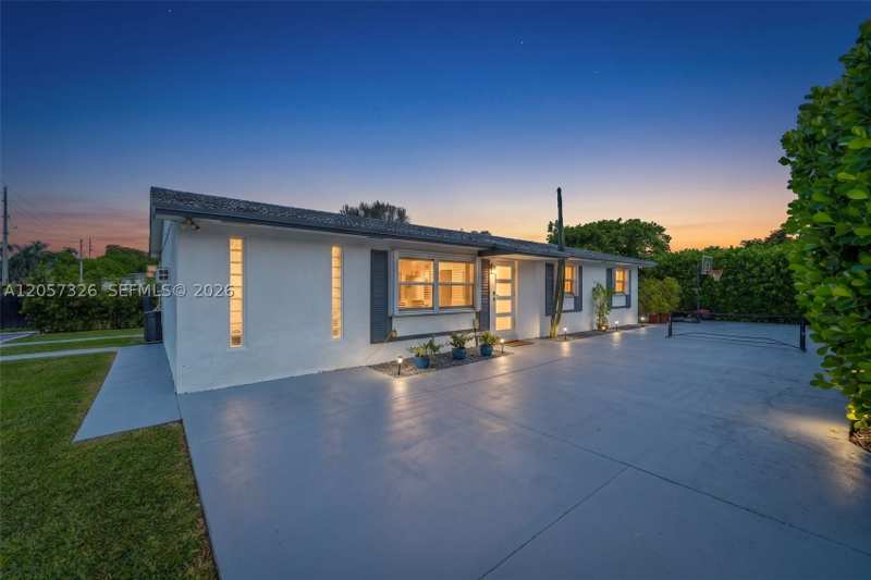 3 bedroom SingleFamilyResidence at 23170 SW 155th Ave, Griffing Silver Palm Sub, Miami — photo 1