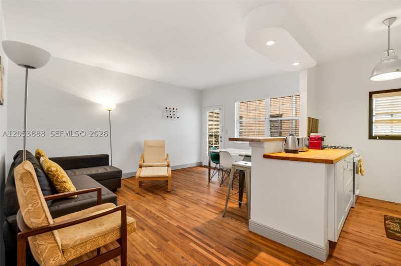 1 bedroom Condominium at 1551 Michigan Ave 12, Lincoln Place Condo, Miami Beach — photo 1