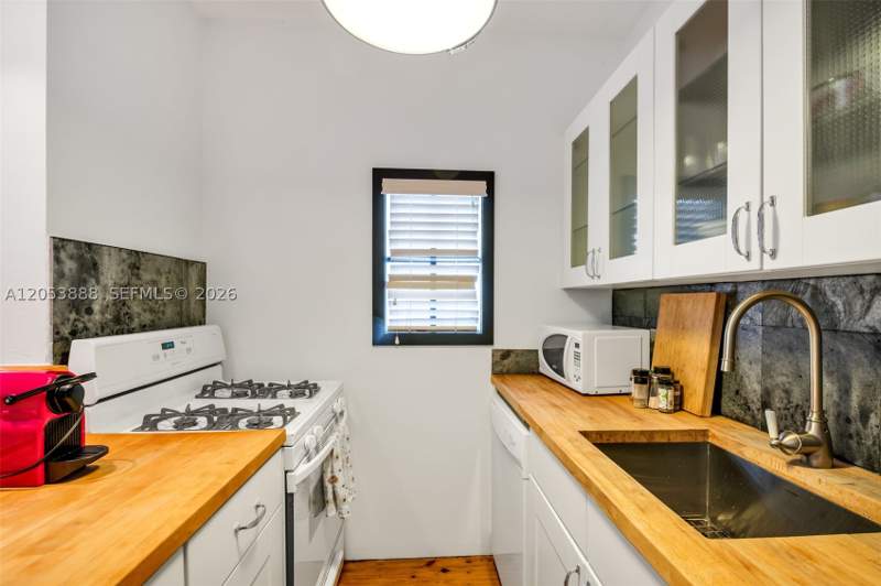 1 bedroom Condominium at 1551 Michigan Ave 12, Lincoln Place Condo, Miami Beach — photo 5