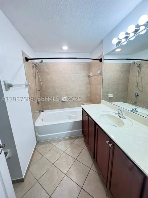 11601 NW 89 St 106, Doral FL - photo 12 of 34