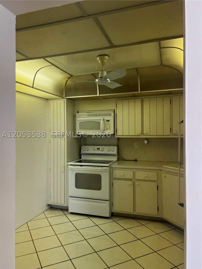 1 bedroom Condominium at 2750 NE 183rd St 807, Commodore Plaza Condo, Aventura — photo 5