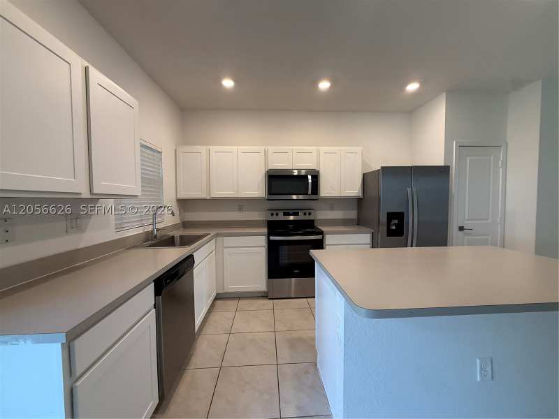 3 bedroom Townhouse at 721 SW 11th St, Regal Palm Subdivision, Florida City — photo 1