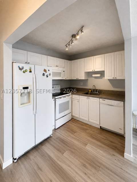 1465 NE 123rd St 609, North Miami FL - photo 7 of 28