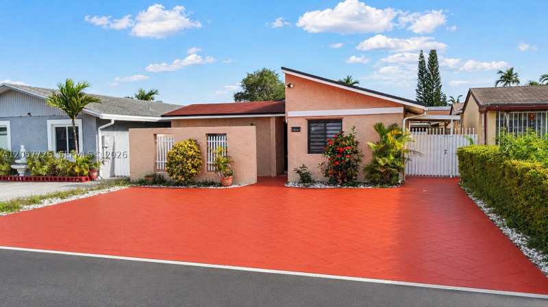 2 bedroom SingleFamilyResidence at 10541 SW 21st Ln, Les Chalets, Miami — photo 1