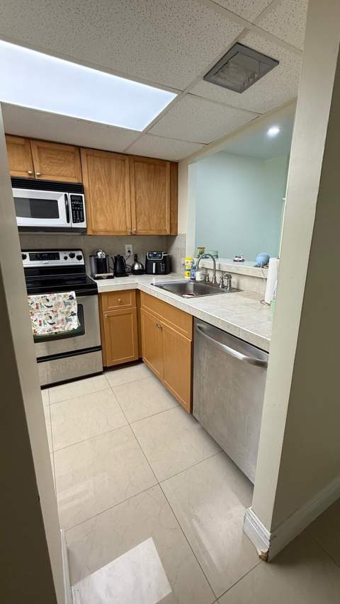 500 Bayview Drive 122, Sunny Isles Beach FL - photo 15 of 29