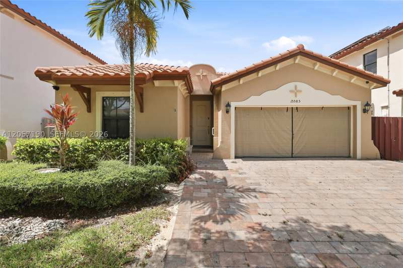 3 bedroom SingleFamilyResidence at 15585 SW 176th Ter, Venetian Parc West, Miami — photo 1