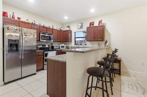 15585 SW 176th Ter, Miami FL - photo 11 of 38