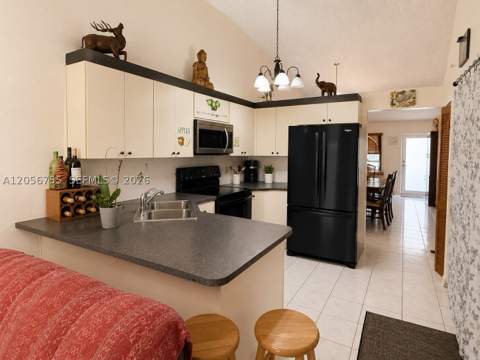 5941 W 20th Ln, Hialeah FL - photo 7 of 27