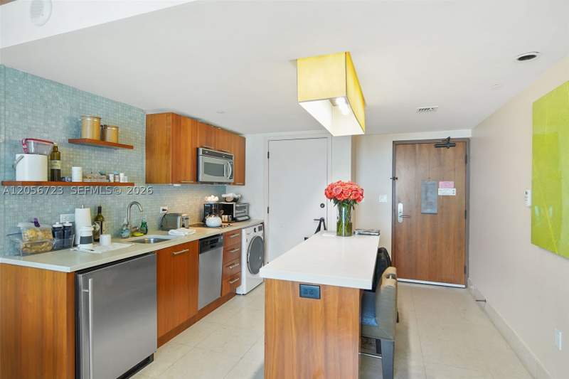 1 bedroom Condominium at 6801 Collins Ave 1015, Central Carillon Beach, Miami Beach — photo 3