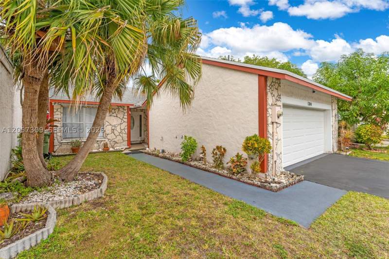2 bedroom SingleFamilyResidence at 1304 Redstart Ct, Audubon Cluster West, Homestead — photo 2