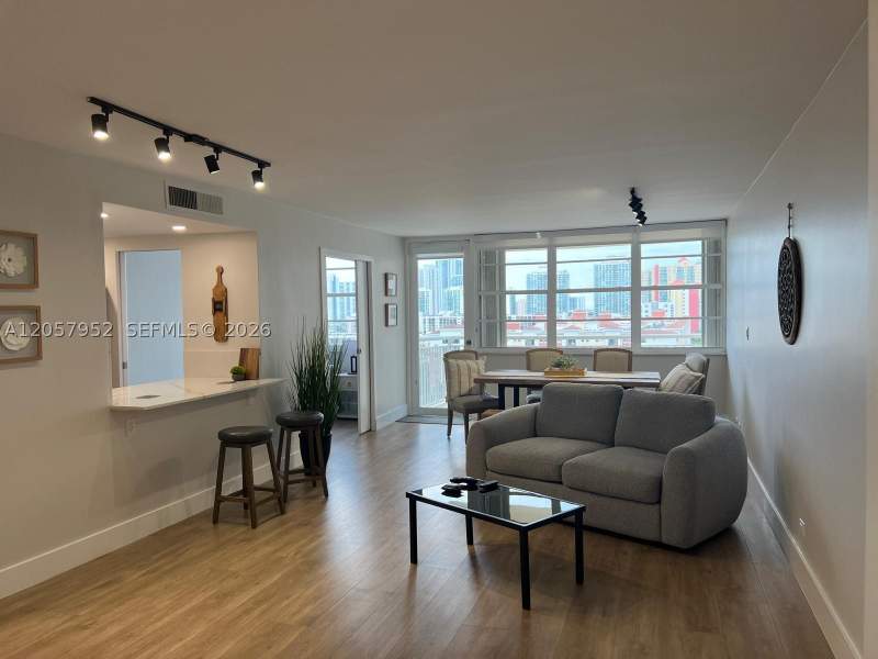 2 bedroom Condominium at 251 174th St 1215, Winston Towers 200, Sunny Isles Beach — photo 2