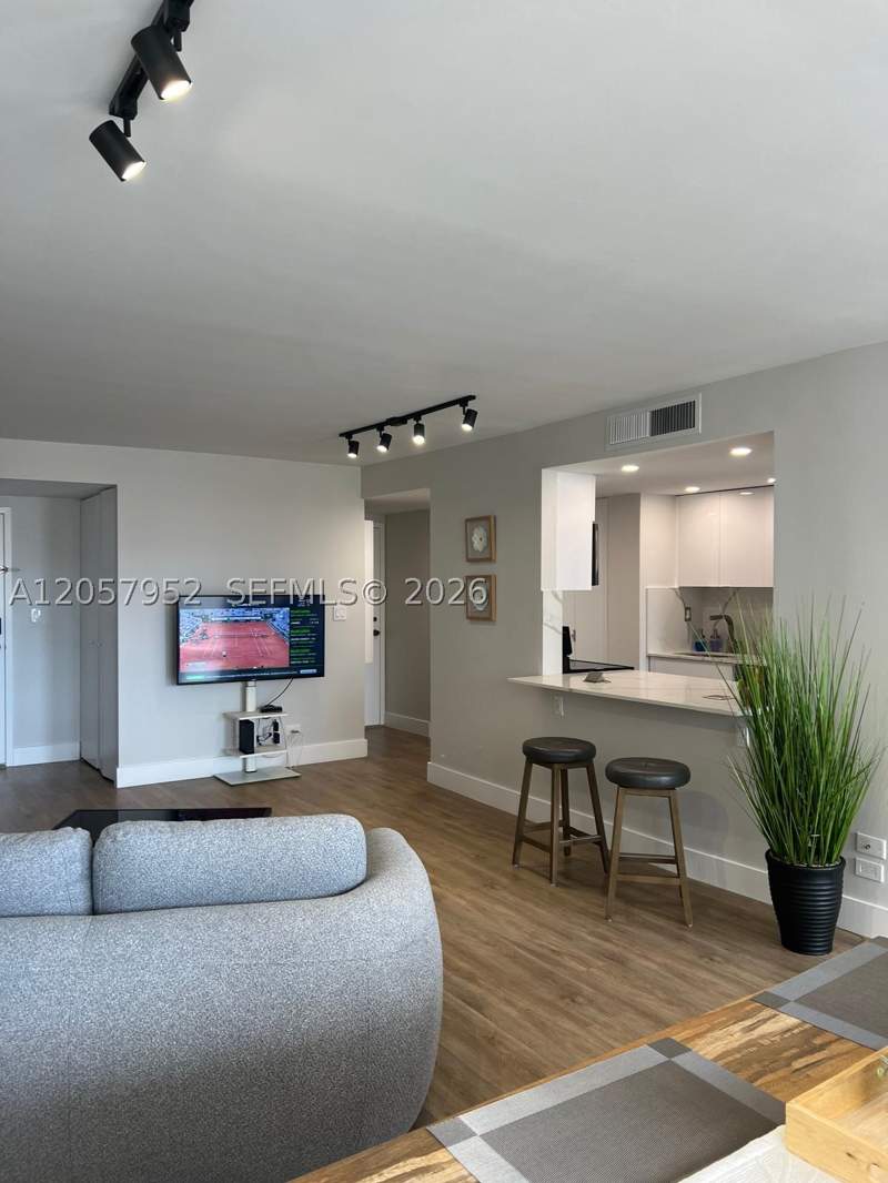 2 bedroom Condominium at 251 174th St 1215, Winston Towers 200, Sunny Isles Beach — photo 3