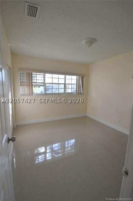 8441 SW 32nd Ter, Miami FL - photo 7 of 31