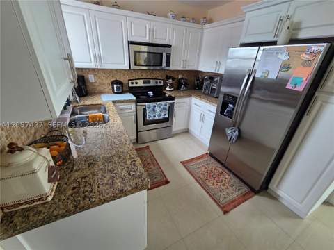 8441 SW 32nd Ter, Miami FL - photo 8 of 31