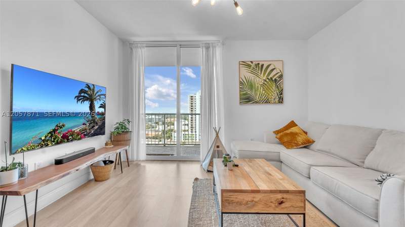 1 bedroom Condominium at 1250 S Miami Ave 1307, Vue At Brickell Condo, Miami — photo 2