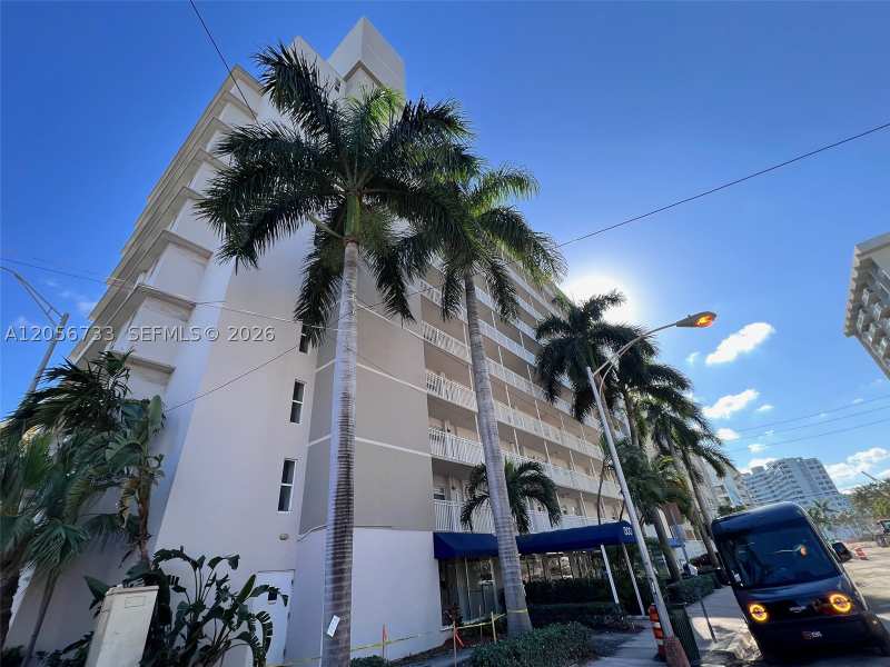 1 bedroom Condominium at 1300 Lincoln Rd D304, Lincoln Towers Condo, Miami Beach — photo 1