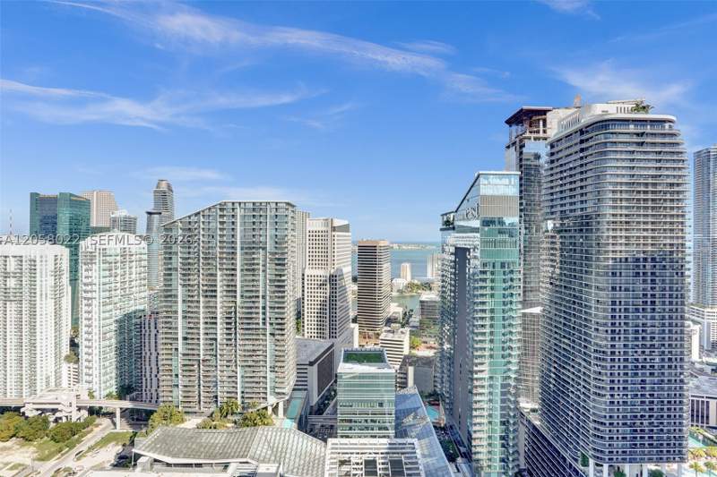 4 bedroom Condominium at 88 SW 7th St 4011, Rise Condo, Miami — photo 2