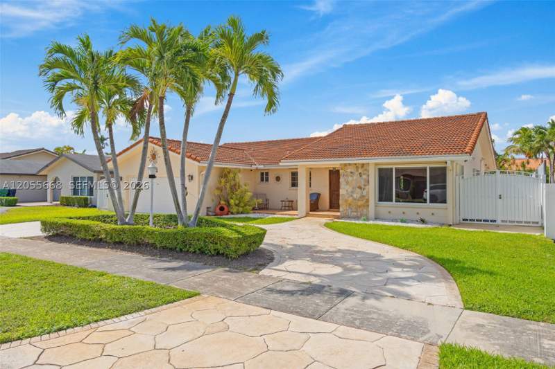 4 bedroom SingleFamilyResidence at 13390 SW 1st St, Univ Park East Sec 1, Miami — photo 3