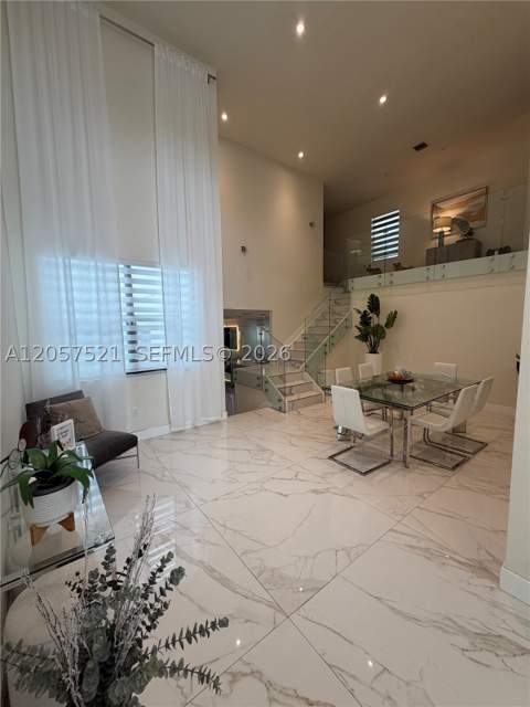 10218 NW 76th Ter, Doral FL - photo 10 of 29