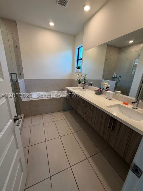 10218 NW 76th Ter, Doral FL - photo 19 of 29