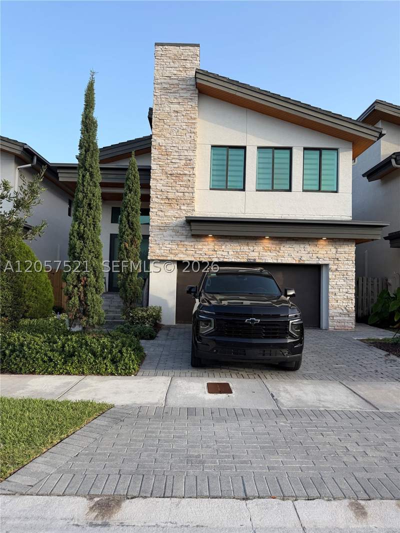 4 bedroom SingleFamilyResidence at 10218 NW 76th Ter, Grand Bay South Estates, Doral — photo 2