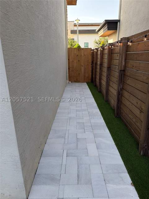 10218 NW 76th Ter, Doral FL - photo 22 of 29