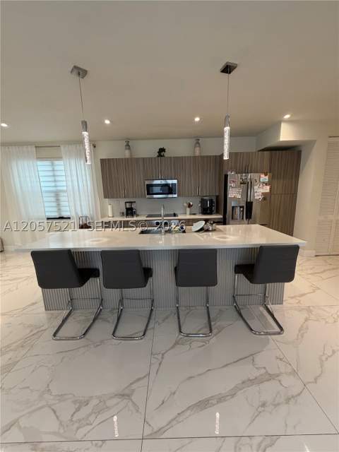 10218 NW 76th Ter, Doral FL - photo 7 of 29
