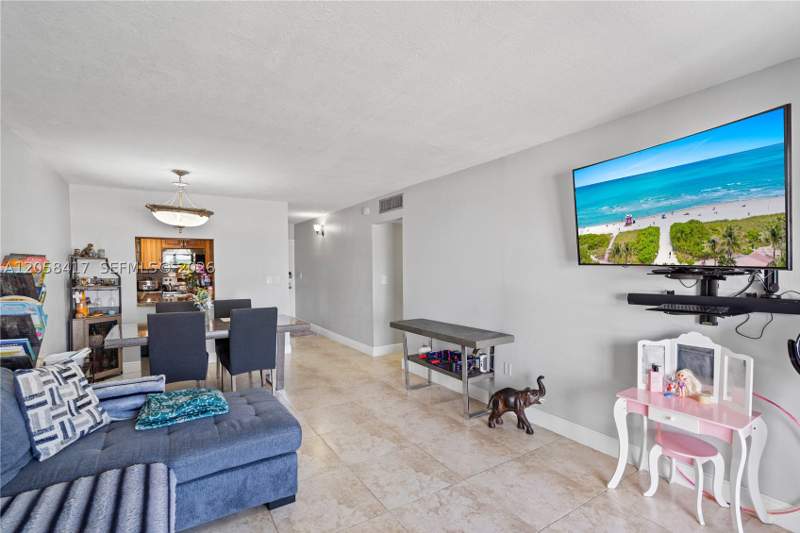 2 bedroom Condominium at 6215 W 20th Ave 402, Andes Condo, Hialeah — photo 4