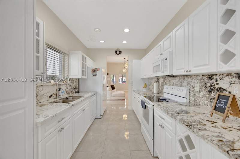 3 bedroom SingleFamilyResidence at 1130 NE 41st Ave, Marianas Homes, Homestead — photo 3