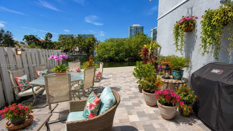 4 bedroom Condominium at 329 Poinciana Dr 909, Poinciana Is Yt & Rcq Clu, Sunny Isles Beach — photo 4