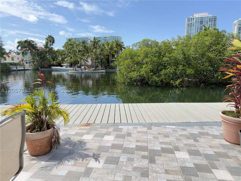 4 bedroom Condominium at 329 Poinciana Dr 909, Poinciana Is Yt & Rcq Clu, Sunny Isles Beach — photo 5