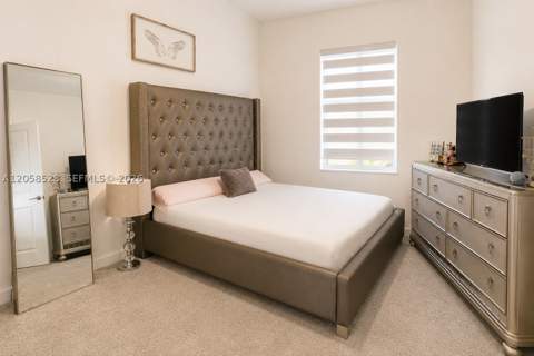 23068 SW 129th Pl, Miami FL - photo 11 of 17