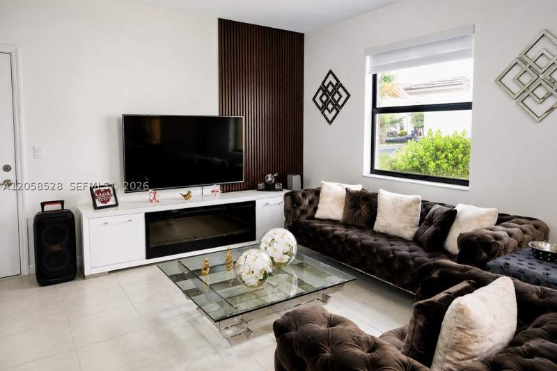 3 bedroom SingleFamilyResidence at 23068 SW 129th Pl, Siena Reserve, Miami — photo 2